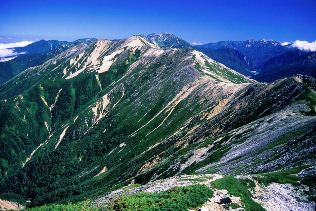Mt. Akaushi seen from Mt. Suisho