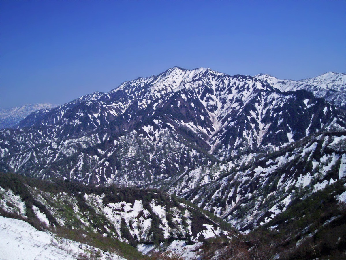 Snow-clad Mt. Arasawa
