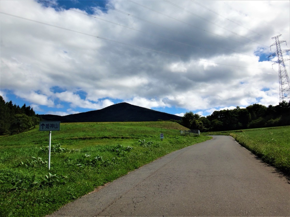 Mt. Himekami seen from the foothills