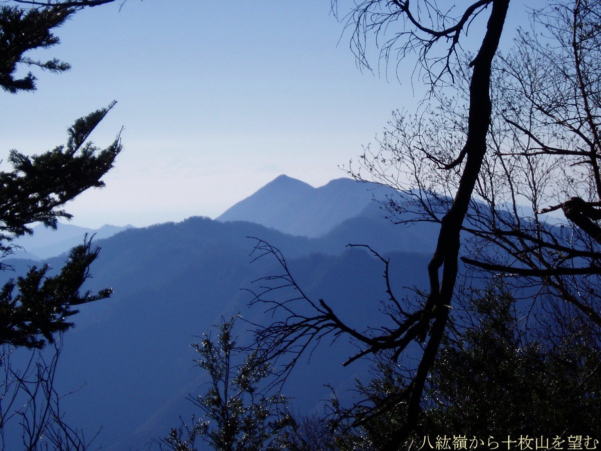 The pyramidal form of Mt. Jumai seen from the Hakkorei direction