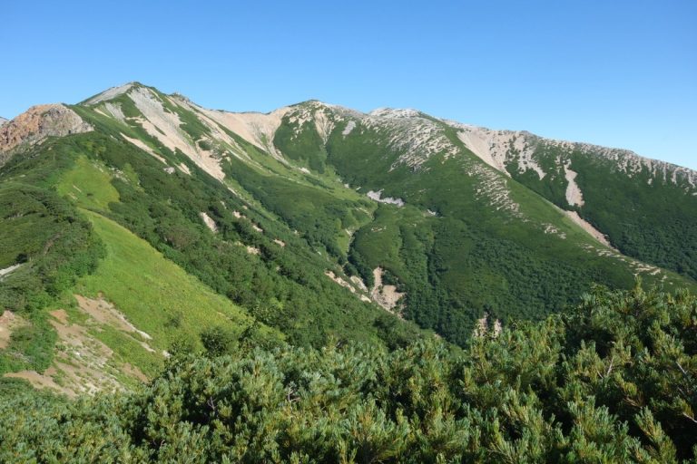 The ridge toward Mount Noguchigoro seen from Minamimasagodake