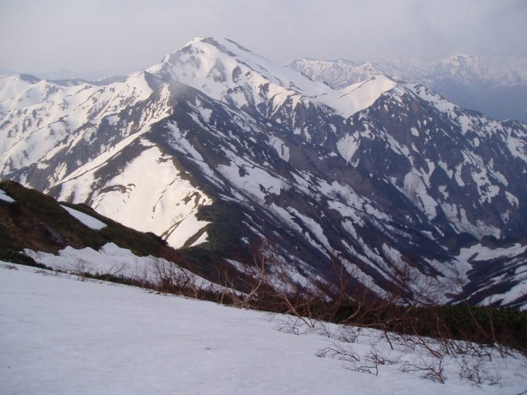 Mt. Nakano seen from Mt. Echigo-Koma