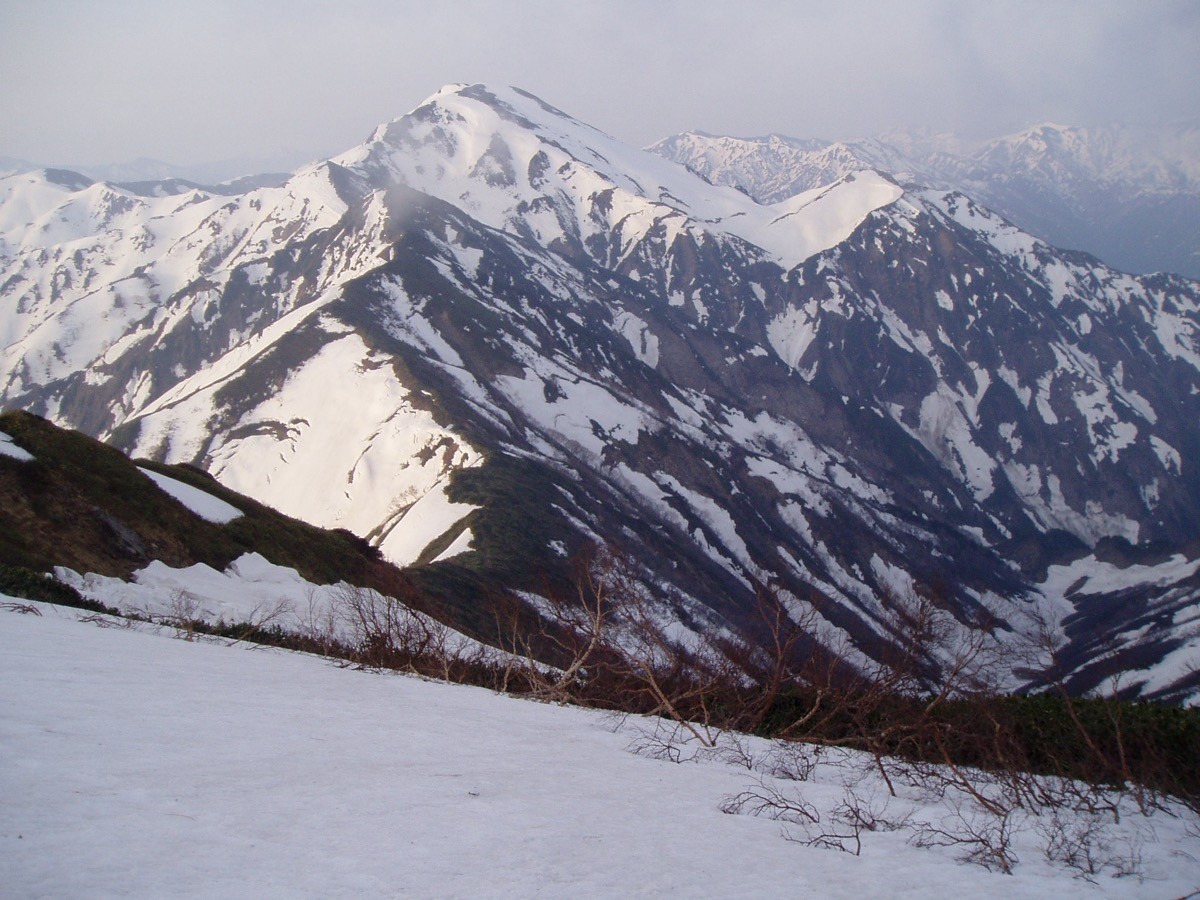 Mt. Nakano seen from Mt. Echigo-Koma
