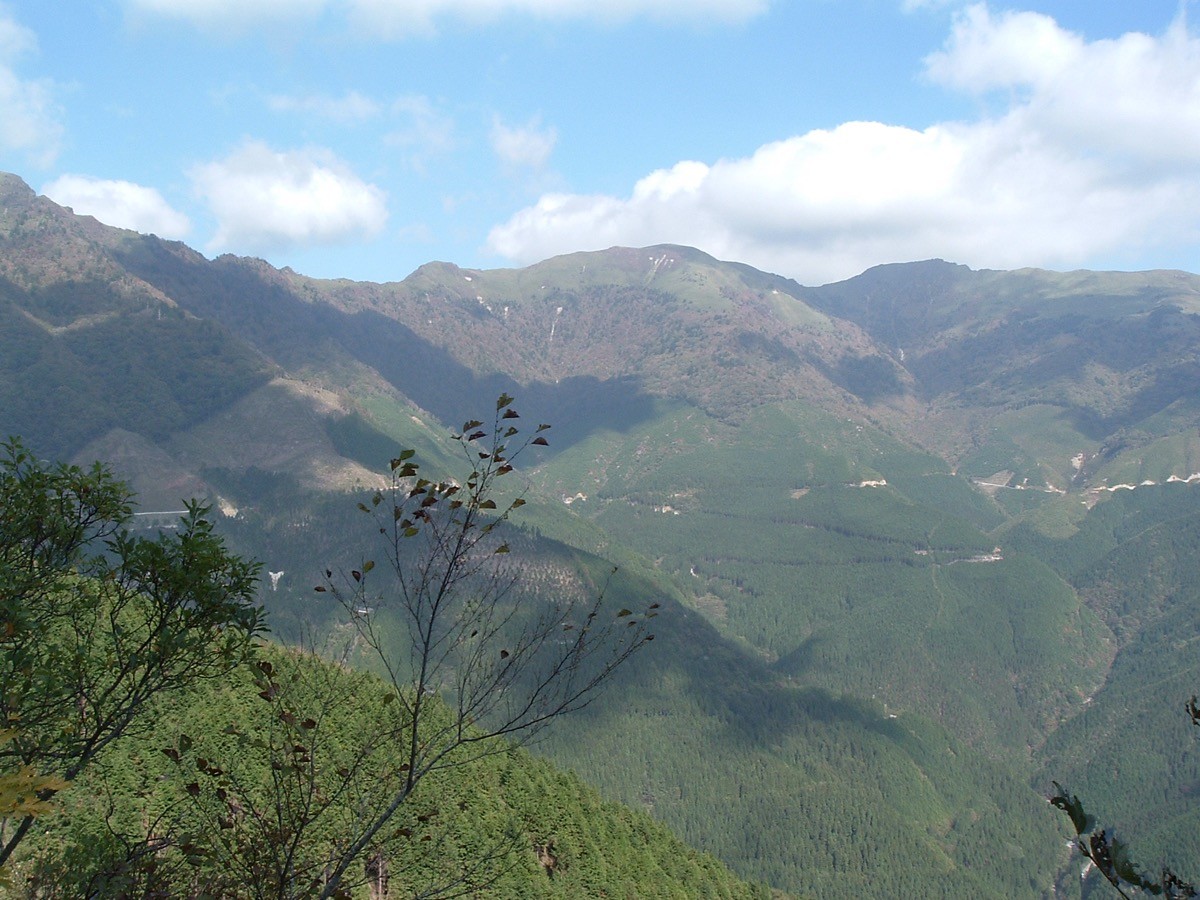 Grassy ridgeline of Mt. Sasagamine